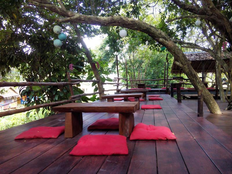 Chill Chill Long Beach Hostel Koh Lanta Exterior photo